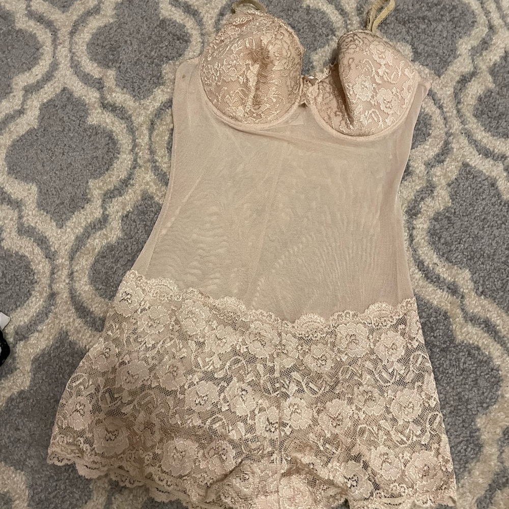 Ladies Lingerie - Picture 1 of 9